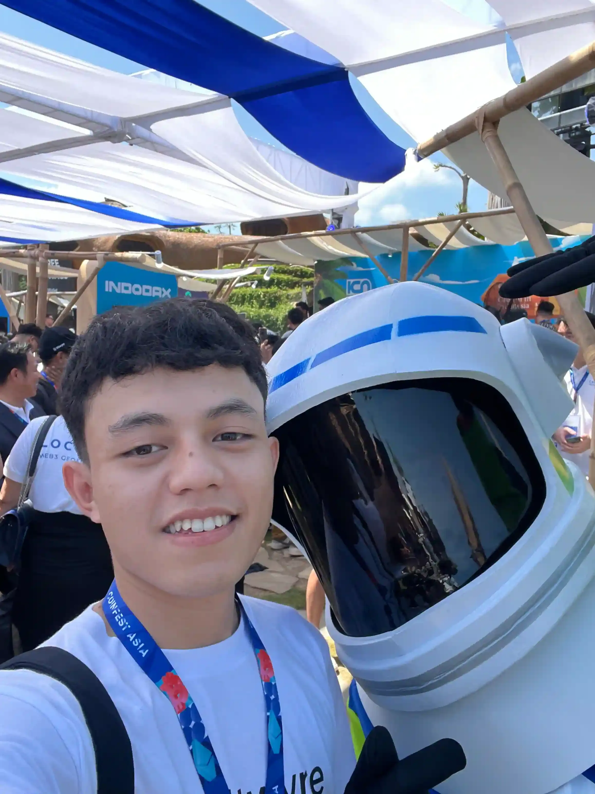 Rizki with the Indodax mascot